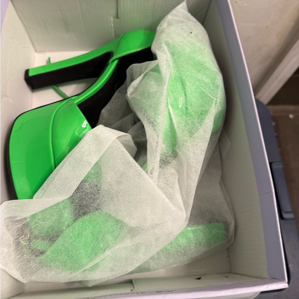 Vibrant Green Women's High Heel Pumps